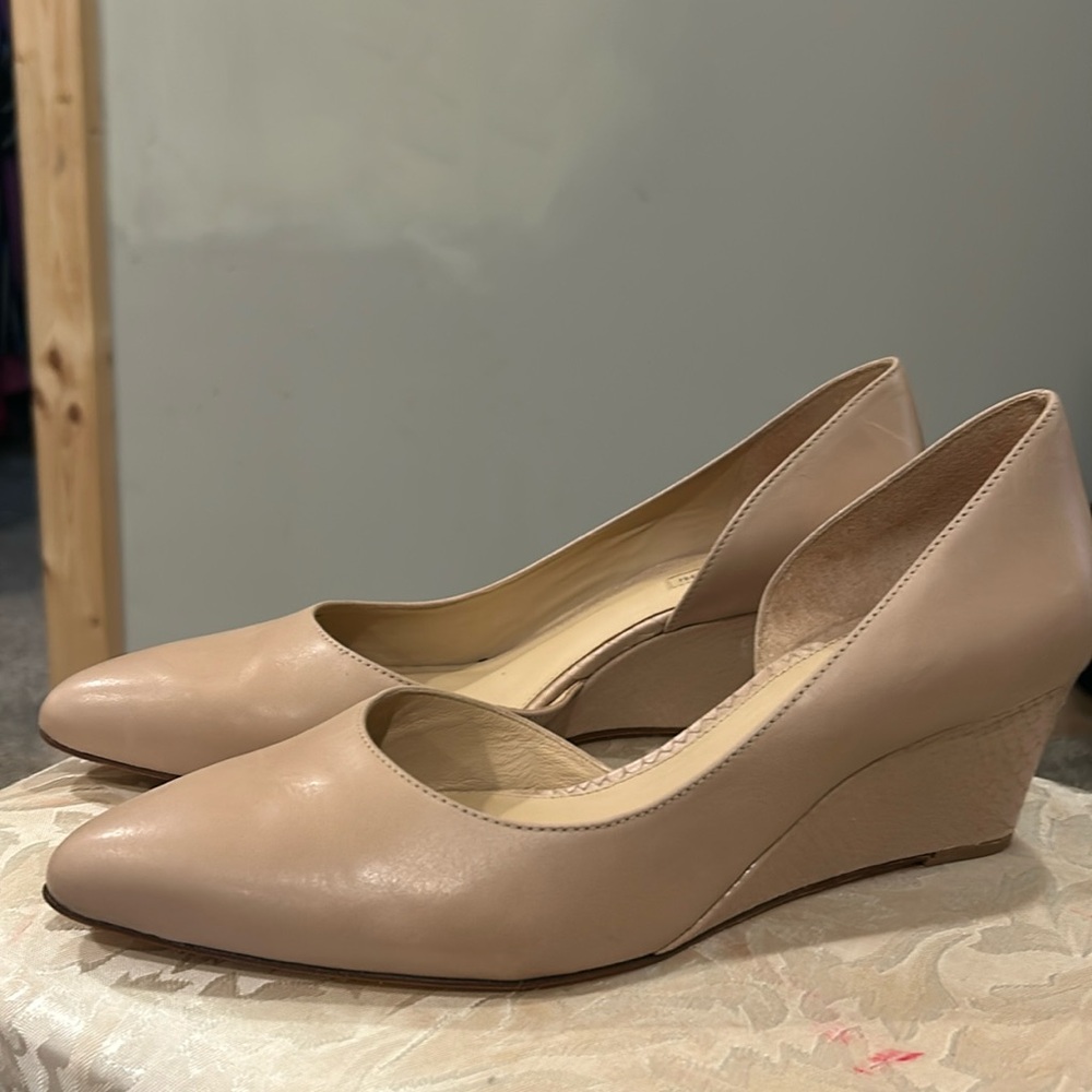 Antonio Melani tan wedge heels